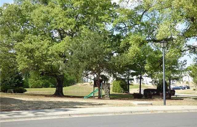 Room in 3 Bedroom Townhome at Derryrush Ave photos photos