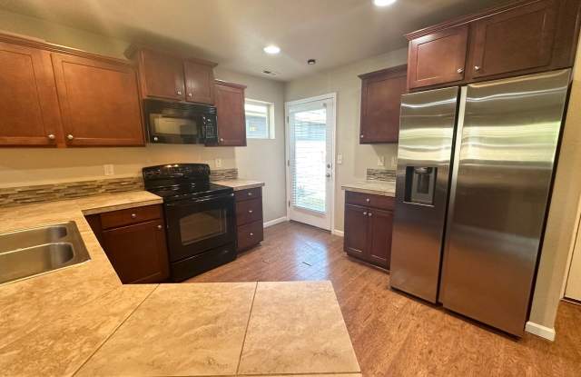 Beautiful 3 Bedroom Home in Parkside Estates! Gallery 4