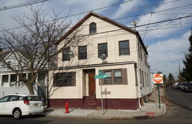 691 W GRAND AVE - 691 West Grand Avenue, Rahway, NJ 07065