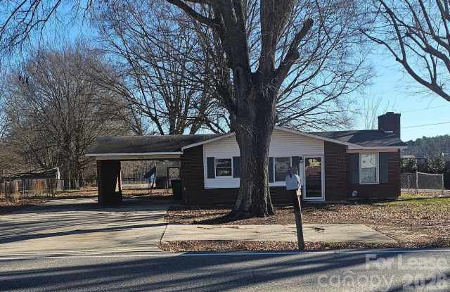606 N Central Avenue - 606 North Central Avenue, Locust, NC 28097