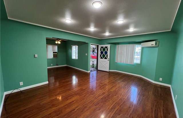 2205 West Victoria Avenue Gallery 4