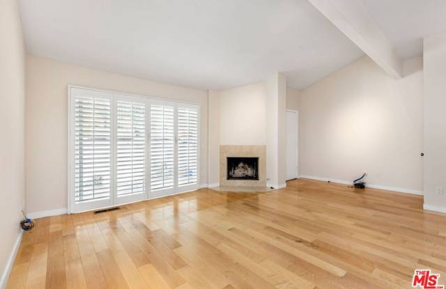 17207 Palisades Cir Gallery 4