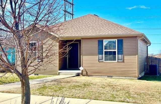 2830 S Pearl Avenue photos photos
