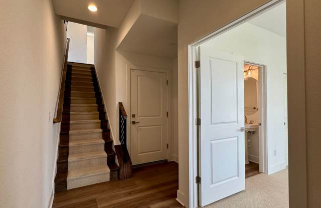 Modern 3-Bedroom Townhome in Erie Gallery 4