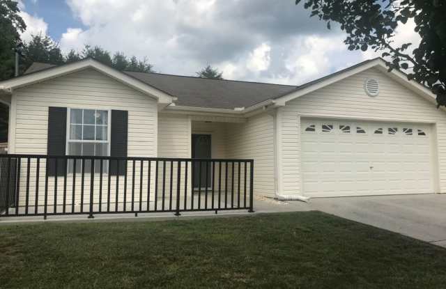 EXCELLENT LOCATION - 3 Bedroom/1.5 Ba Beautiful Ranch Home with FENCED YARD! - 6544 Hugh Willis Road, Knox County, TN 37849