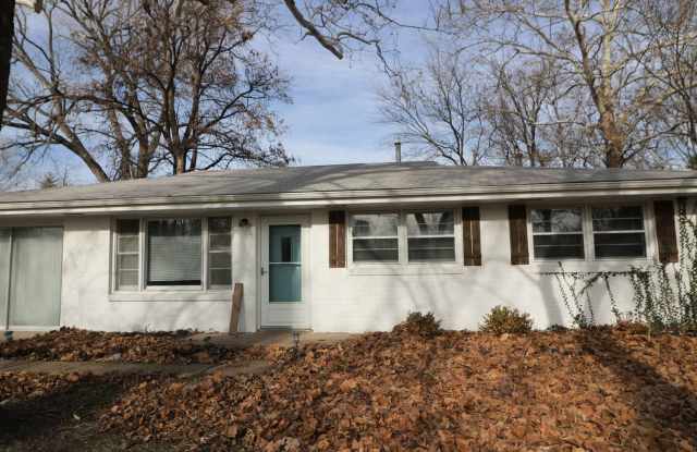 Awesome 4 bedroom home located just a short walk from Campus and Bill Snyder Family Stadium! photos photos