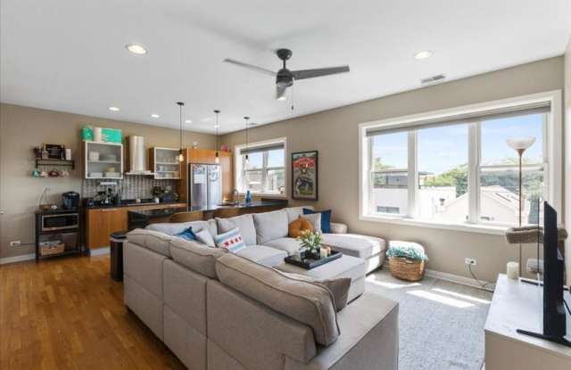 1653 N Fairfield Avenue photos photos