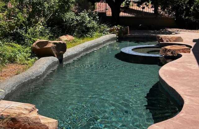 Gorgeous, modern, remodeled, unfurnished, with pool and spa Gallery 4