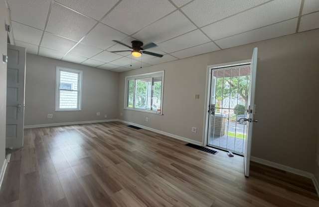 3 Beds - 2 Bath Single Family Gallery 4