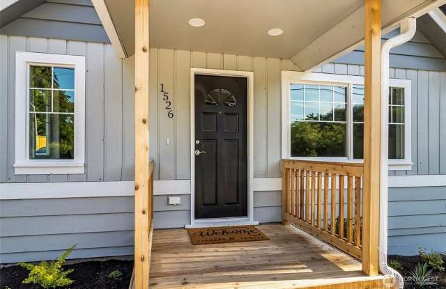 Fresh and Clean Fully Remodeled 4 Bedroom 3 Bathroom Gallery 4