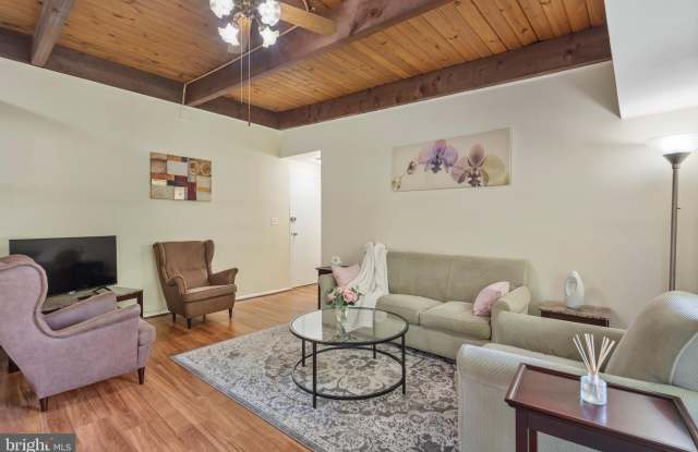 4907 AMERICANA Drive Gallery 3