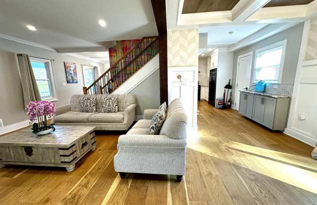 1308 Bridge Street Gallery 4