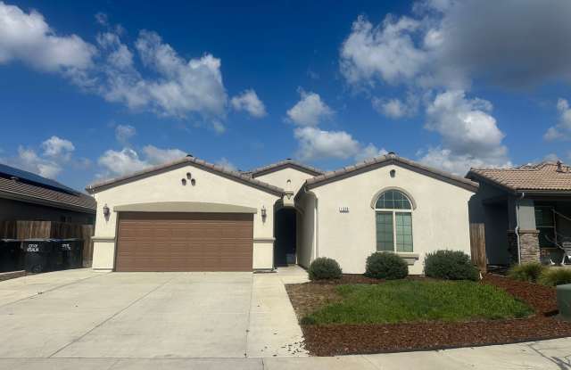 Newer home in desirable part of Visalia!! - 1328 West Porter Avenue, Visalia, CA 93291