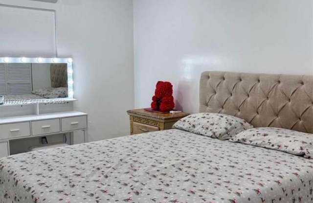 1023 NW 3rd Ave photos photos