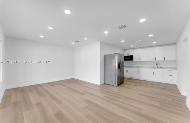 17915 NW 43rd Ct Gallery 2