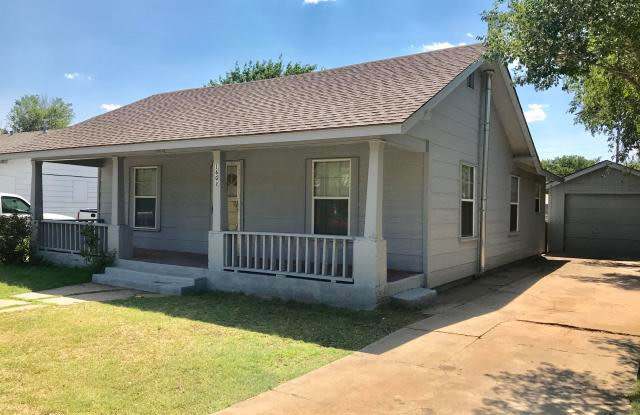 BIVINS ADORABLE 2BEDROOM 1BATH 1CAR GARAGE - 1602 South Ong Street, Amarillo, TX 79102