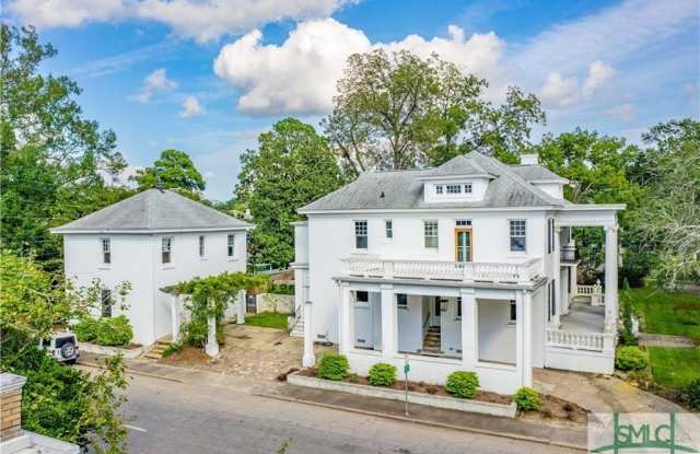 2610 E Broad @ Victory Drive - 2610 East Broad Street, Savannah, GA 31405 2610 E Broad @ Victory Drive - 2610 East Broad Street, Savannah, GA 31405