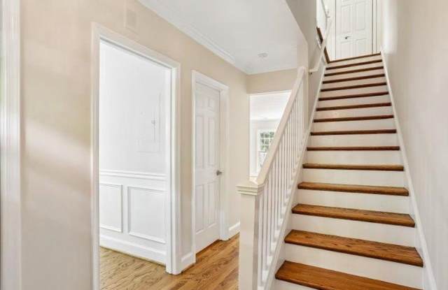 3217 SUTTON Place NW Gallery 4