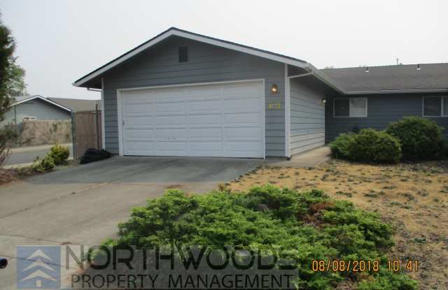 Nice 2 Bedroom 1 Bath Duplex-Located in the Friendly town of Grants Pass photos photos
