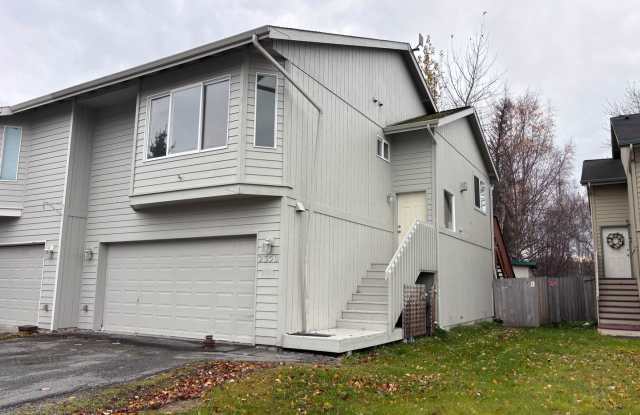 Beautifully Updated 3 Bed/2 Bath Independence Park Townhome! Gallery 1