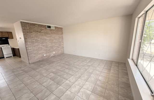 Retro Town House Gallery 4