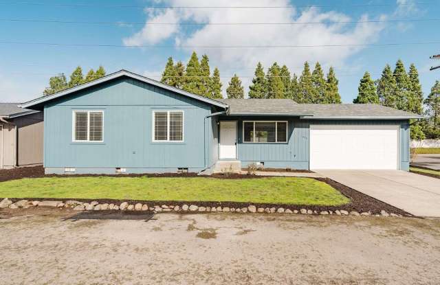 REDUCED RENT! Move in TODAY - 5493 Newberg Drive North, Keizer, OR 97303