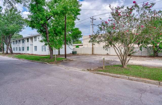 Charming 2-bedroom, 1-bath apartment located in the highly sought-after Rosewood area! - Apt 11 Gallery 3