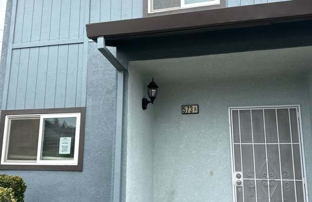 Halloween Special! 2 Weeks FREE Rent – Brand-New Townhouse in Gated Community Near Creekside Golf Course Gallery 3