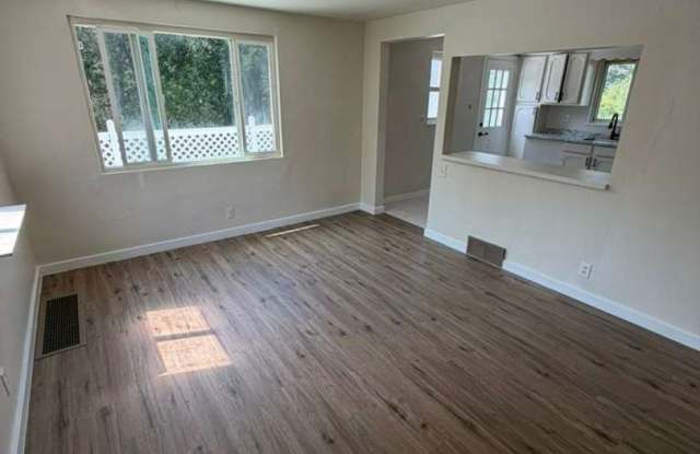 Spacious 4BR House in Pittsburgh, Section 8 Considered!! Gallery 4