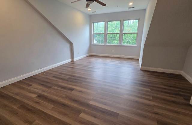 2749 MIDDLE NECK Road Gallery 4