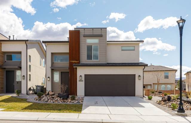 4 bed | 2 1/2 bath | 2 car garage in Desert Canyon with washer/dryer/fridge photos photos