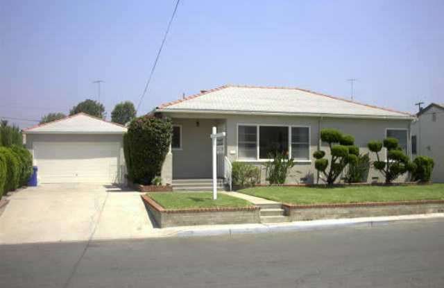 4 BR / 2 BA near SDSU available 02/01/2026. photos photos 4 BR / 2 BA near SDSU available 02/01/2026. photos photos