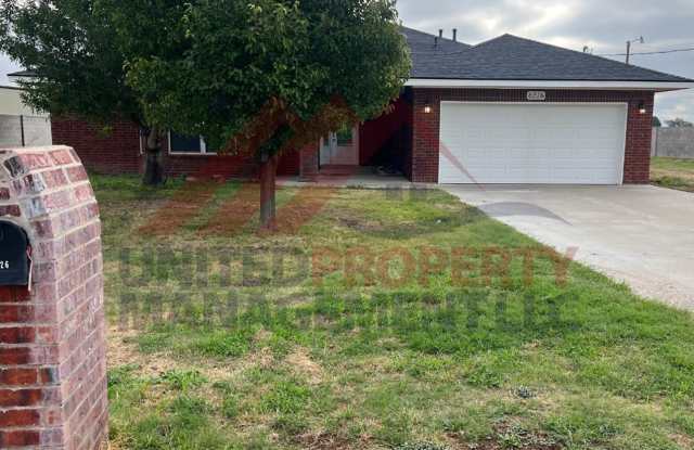 3 bedroom 2 bathroom house for rent Hobbs NM - 6226 North Davis Lane, North Hobbs, NM 88242