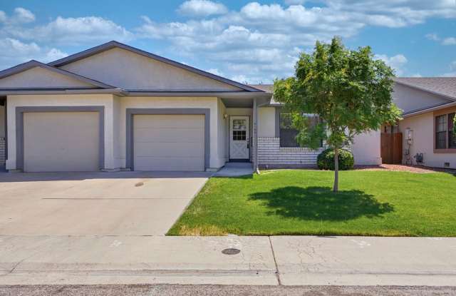 Spacious 2BR Rental with Open Floor Plan & Low-Maintenance yard photos photos