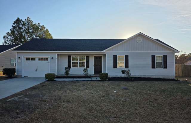 Quiet Neighborhood Charm with Easy Access to Swansboro  the Coast - 105 Marina Leigh Drive, Onslow County, NC 28539