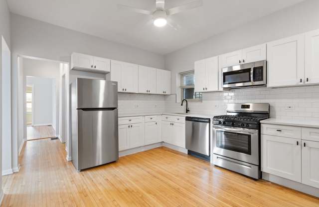 2900 N Damen Ave photos photos