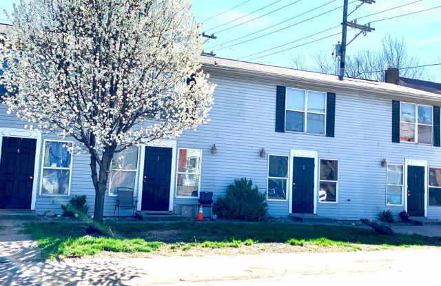 One bed APT, south of downtown, available June 1st! photos photos