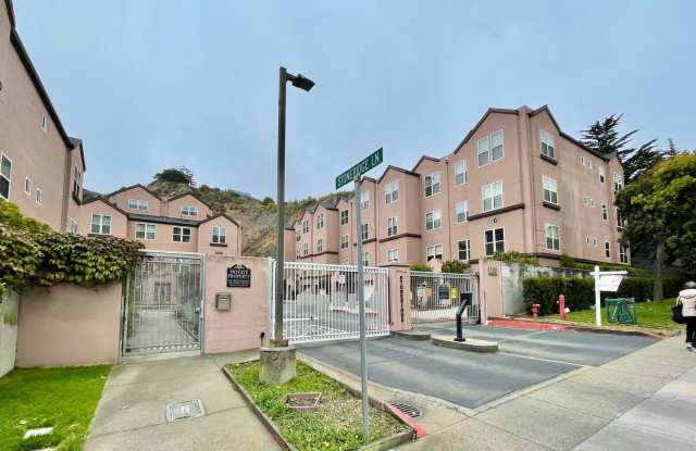 2BD/2BA Spacious Crocker Amazon Condo, Gated Community, Parking! Laundry! PROGRESSIVE photos photos