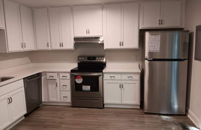 **OFFERING REFUNDABLE APPLICATION FEES** Newly Remodeled 2BD, 1.5BA Raleigh Townhome with Private Deck Gallery 3