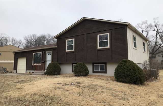 10001 Benson Drive - 10001 Benson Street, Overland Park, KS 66212