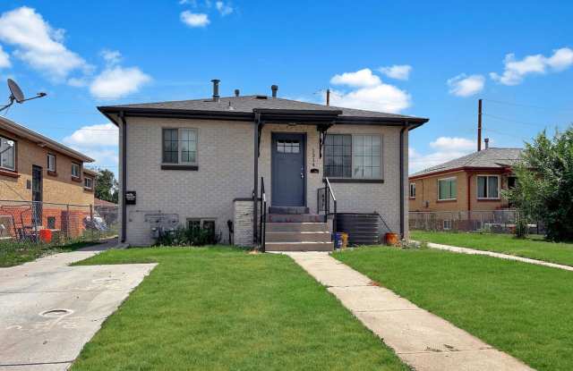 SLOAN'S LAKE: 2-BEDROOM UNIT WITH HIGH-END FINISHES photos photos