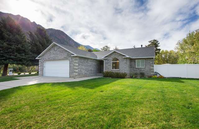 1020 E OAKHILL Dr photos photos
