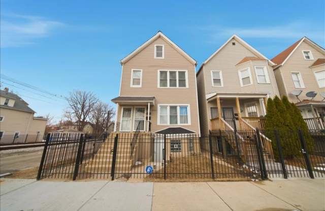 3002 E 81st St photos photos