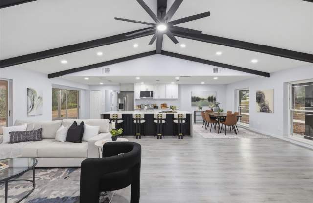 300 E SWEETWATER CREEK Drive Gallery 2