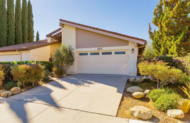 Bright and Open Floorplan! photos photos