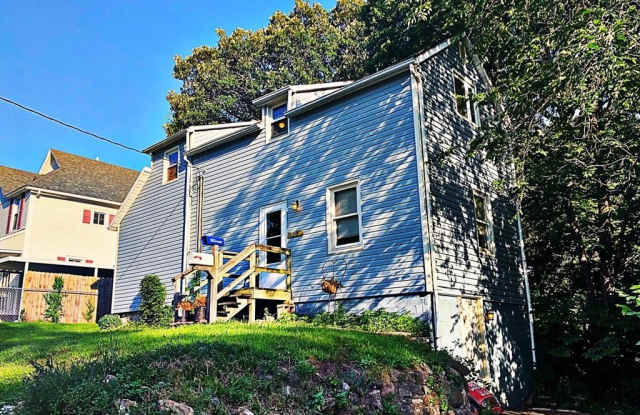 Wooded Walkout 3 Bedroom $875 per mo/ deposit photos photos