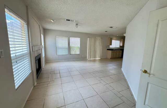 3 bedroom 2.5 bath in gated community Gallery 4