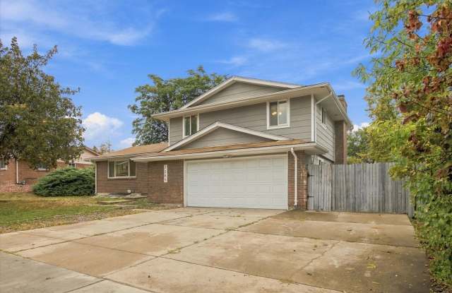 Spacious Living with Room to Make It Your Own in Hackberry Hill Estates! 5 beds 4 baths! Gallery 3
