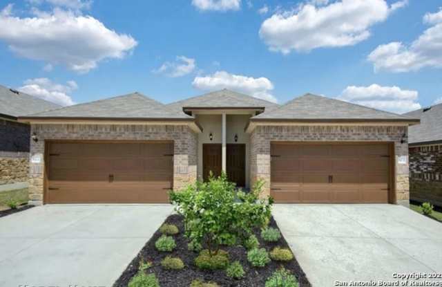 1138 Burek Cross - 1138 Burek Cross, Seguin, TX 78155