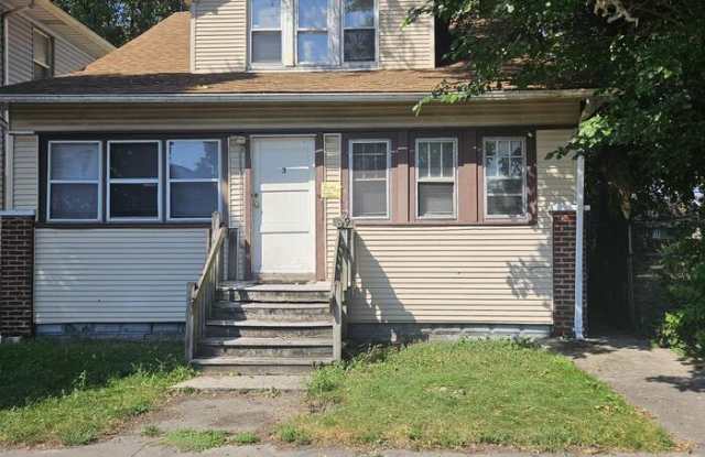 819 East Morris Street Gallery 1